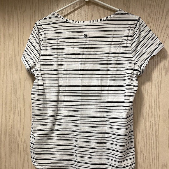 Lululemon White Stripped Size 10  Women’s Top. - Picture 7 of 8